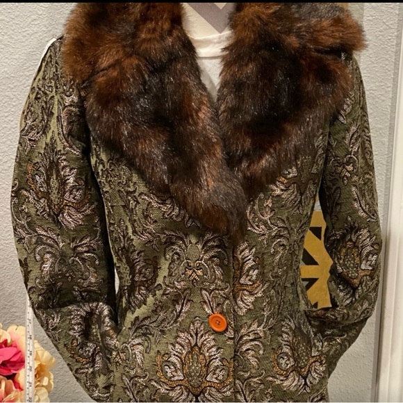 Newport News Faux Fur Vintage Brocade Long Coat Size 6 - Picture 3 of 15